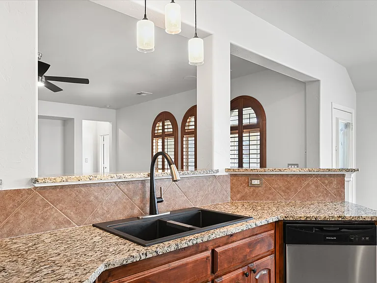 8725 Pikes Peak Rd — Photo 18