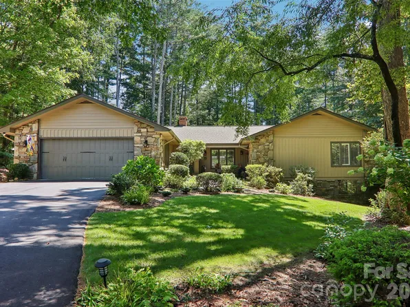 133 Larchmont Dr, Hendersonville, NC 28791