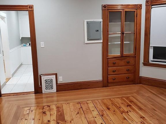 2nd image of 79-81 Gardiner St #3