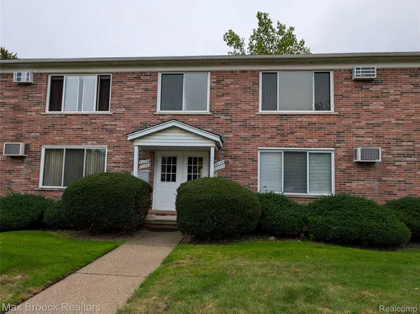 22202 E Eleven Mile Rd, Saint Clair Shores, MI 48081