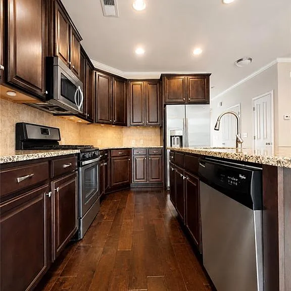 1207 Lavista Cir — Photo 11