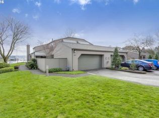 507 N Tomahawk Island Dr #9, Portland, OR 97217