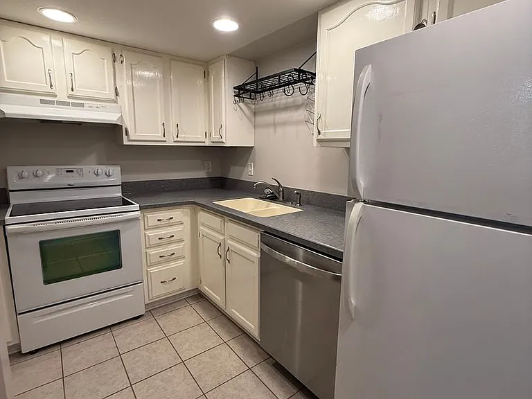 1515 NW 29th Rd #D2 — Photo 9