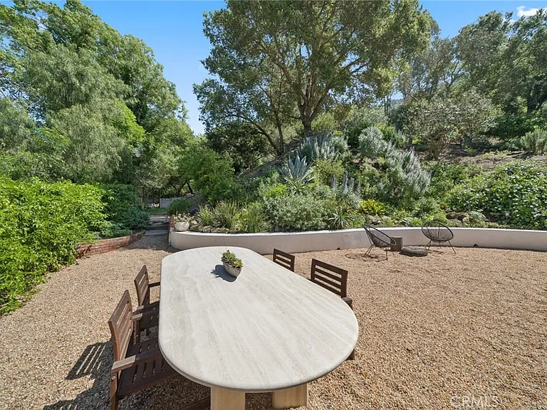 1377 Lewellyn Dr — Photo 1