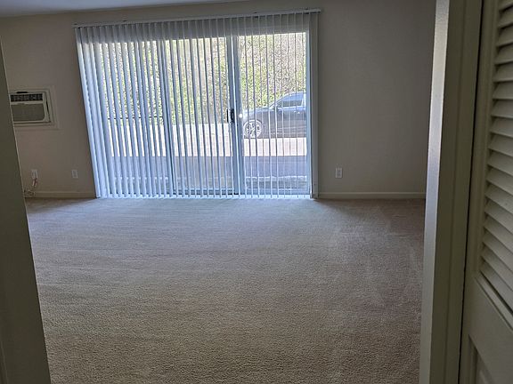 5th image of 3225 Southdale Dr