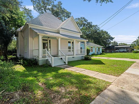 4th image of 612 Oak Ave