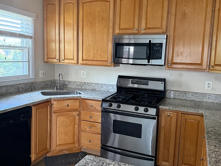 13510 Ellendale Dr — Photo 4