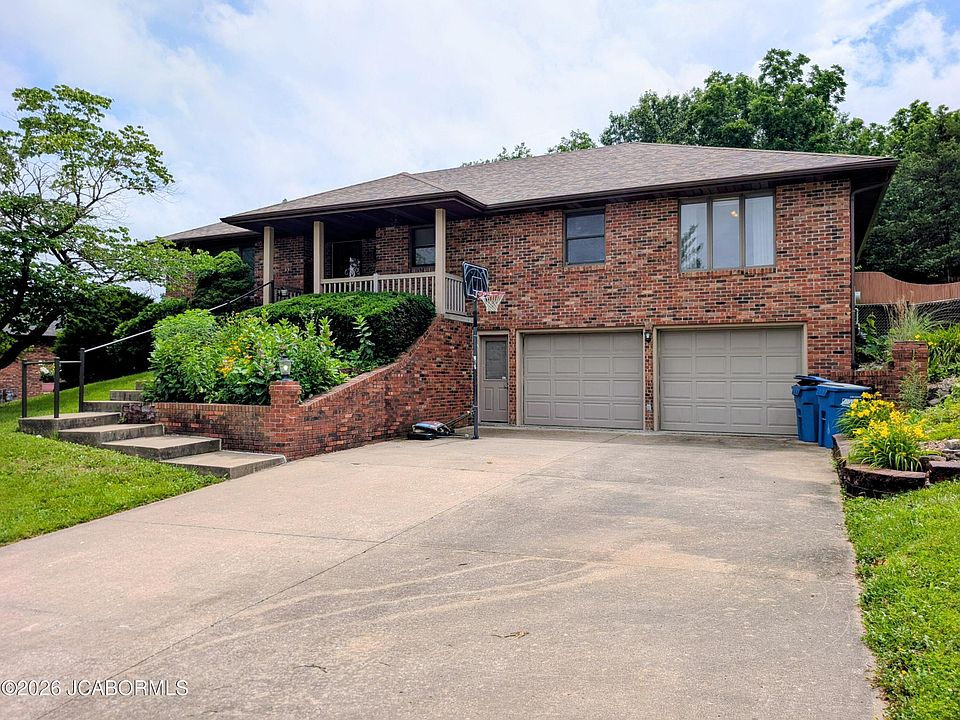 1st image of 906 Bannister Dr
