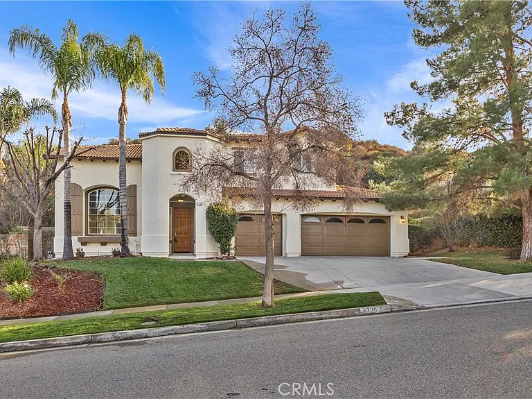 1728 Tamarron Dr — Photo 1