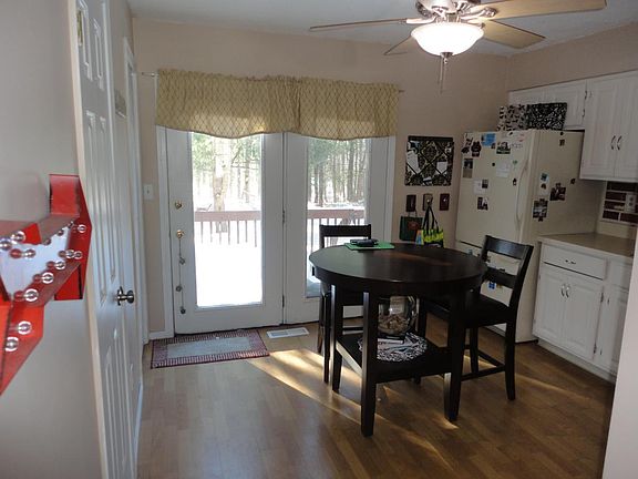 Kitchen w/frenchdoor to deck