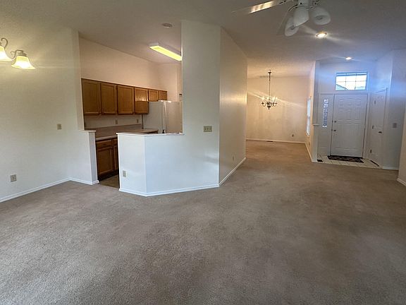 4th image of 720 E Moss Creek Cir