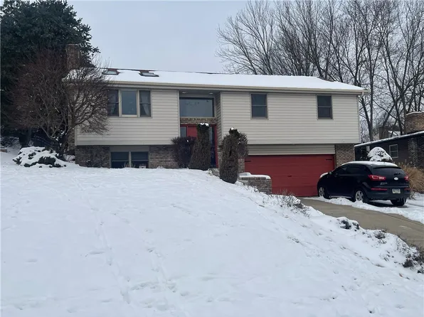 427 Deer Park Dr, Clairton, PA 15025