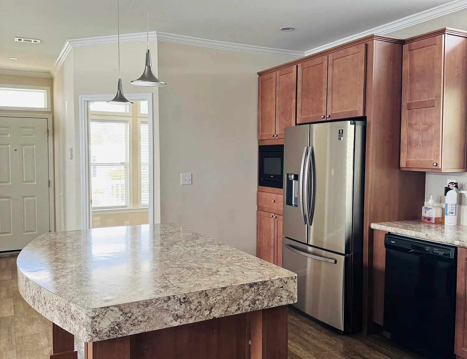 3 bed, 2.0 bath, 1575 sqft, $1,800 — Photo 2