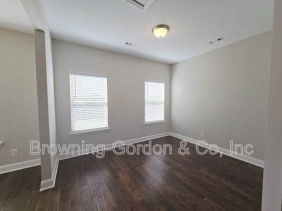 4th image of 554 Oakvale Ln