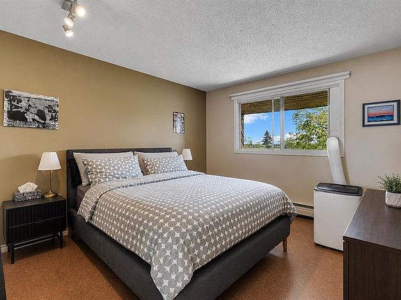 5th image of 1513 E 26th Ave SW #302