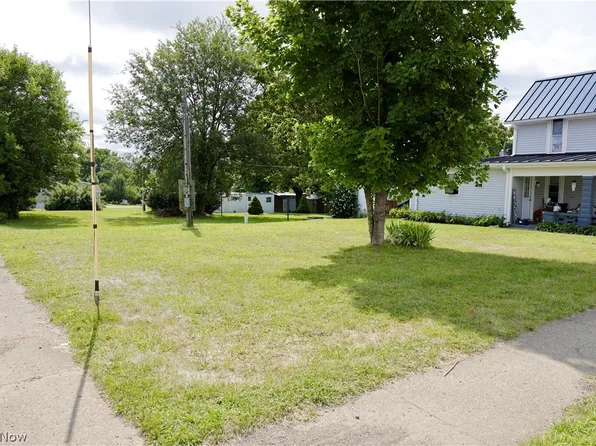 2 S Market St, Martinsburg, OH 43037