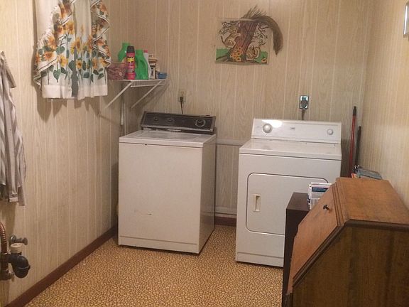 Laundry Room w/ pantry
