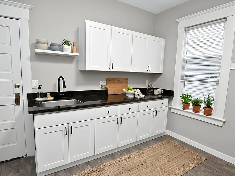 Hillcrest Manor — Photo 17
