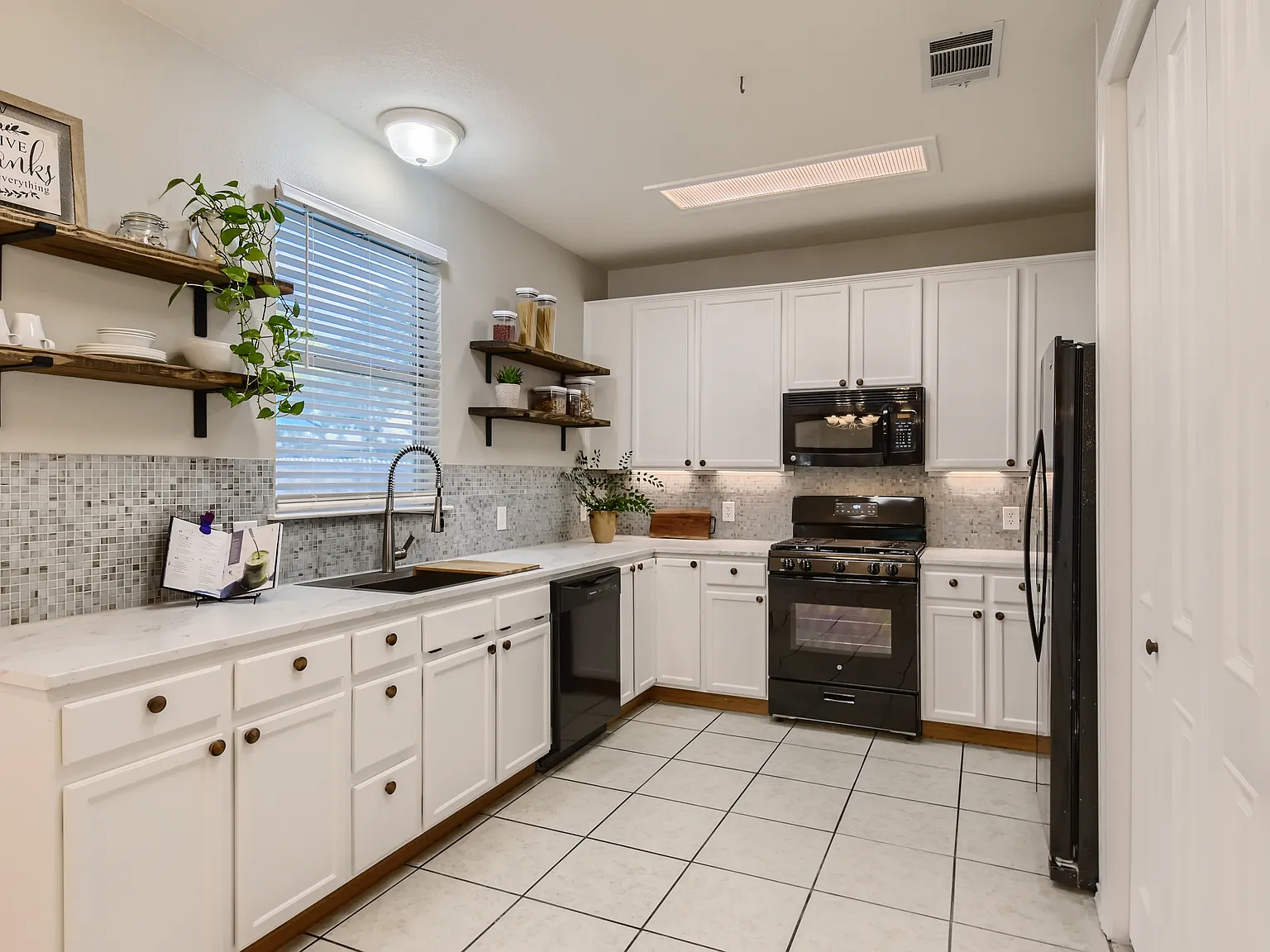 8300 Ganttcrest Dr — Photo 4