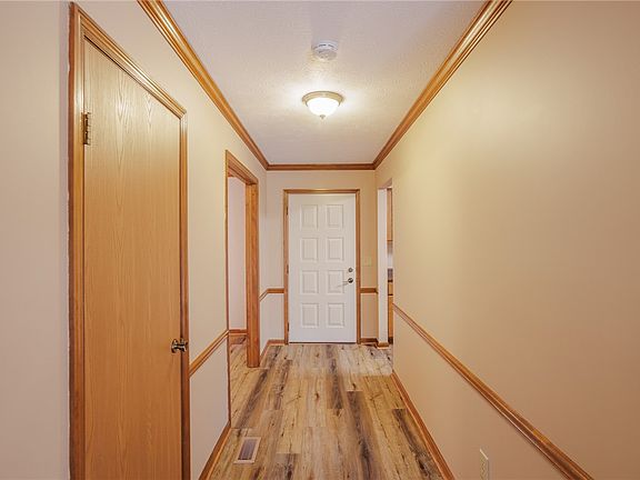 4th image of 58 Tamarack Trl