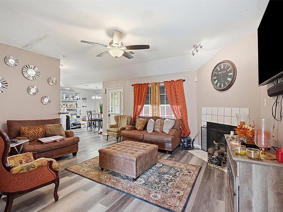 5th image of 1531 Rebecca Ln