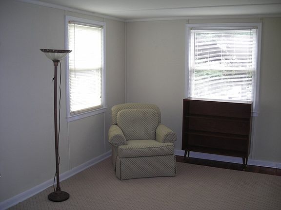 3rd image of 105 Sunset Dr