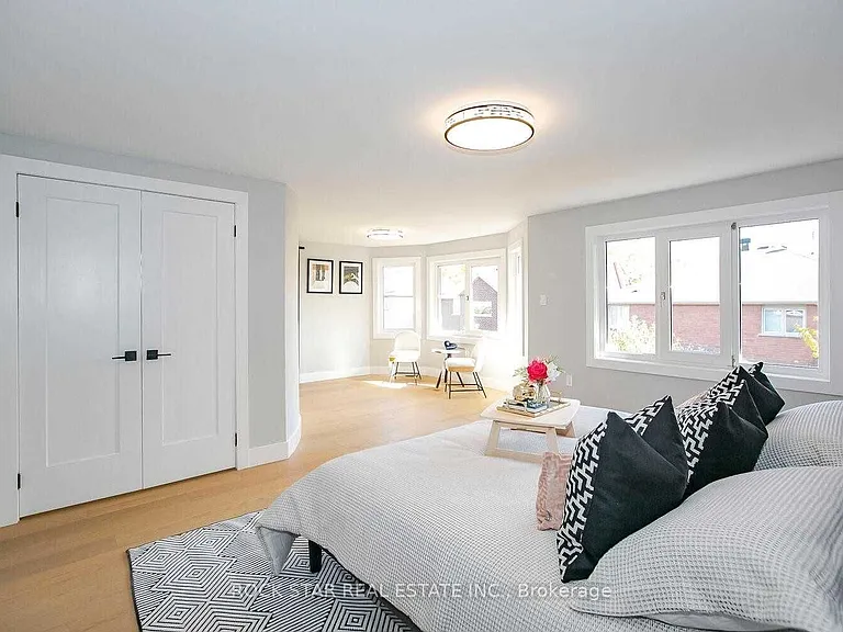 160 River Oaks Blvd E — Photo 27
