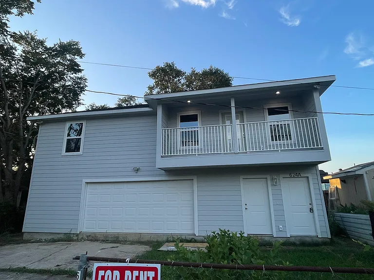 624 Center St #A — Photo 1