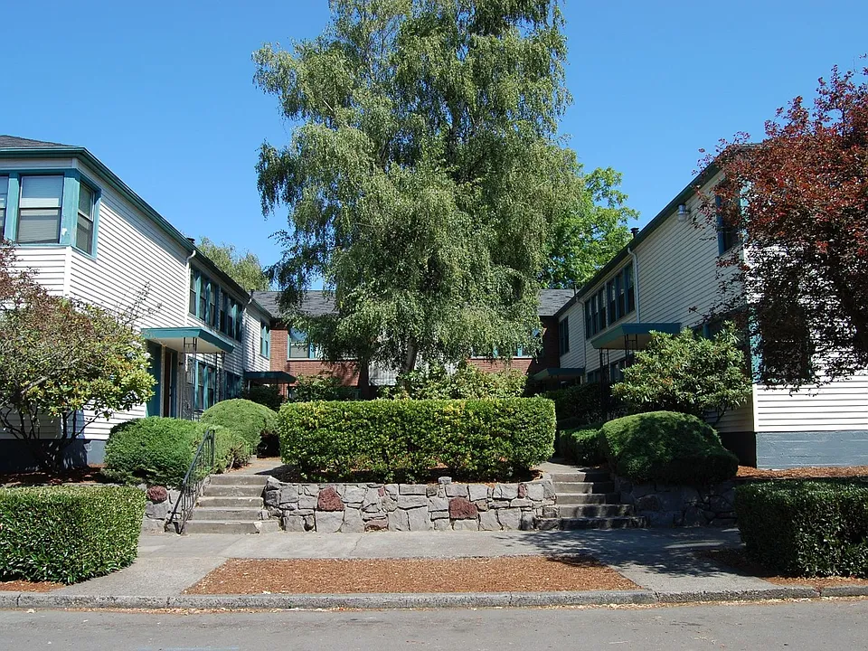 22-38 NE 17th Ave
