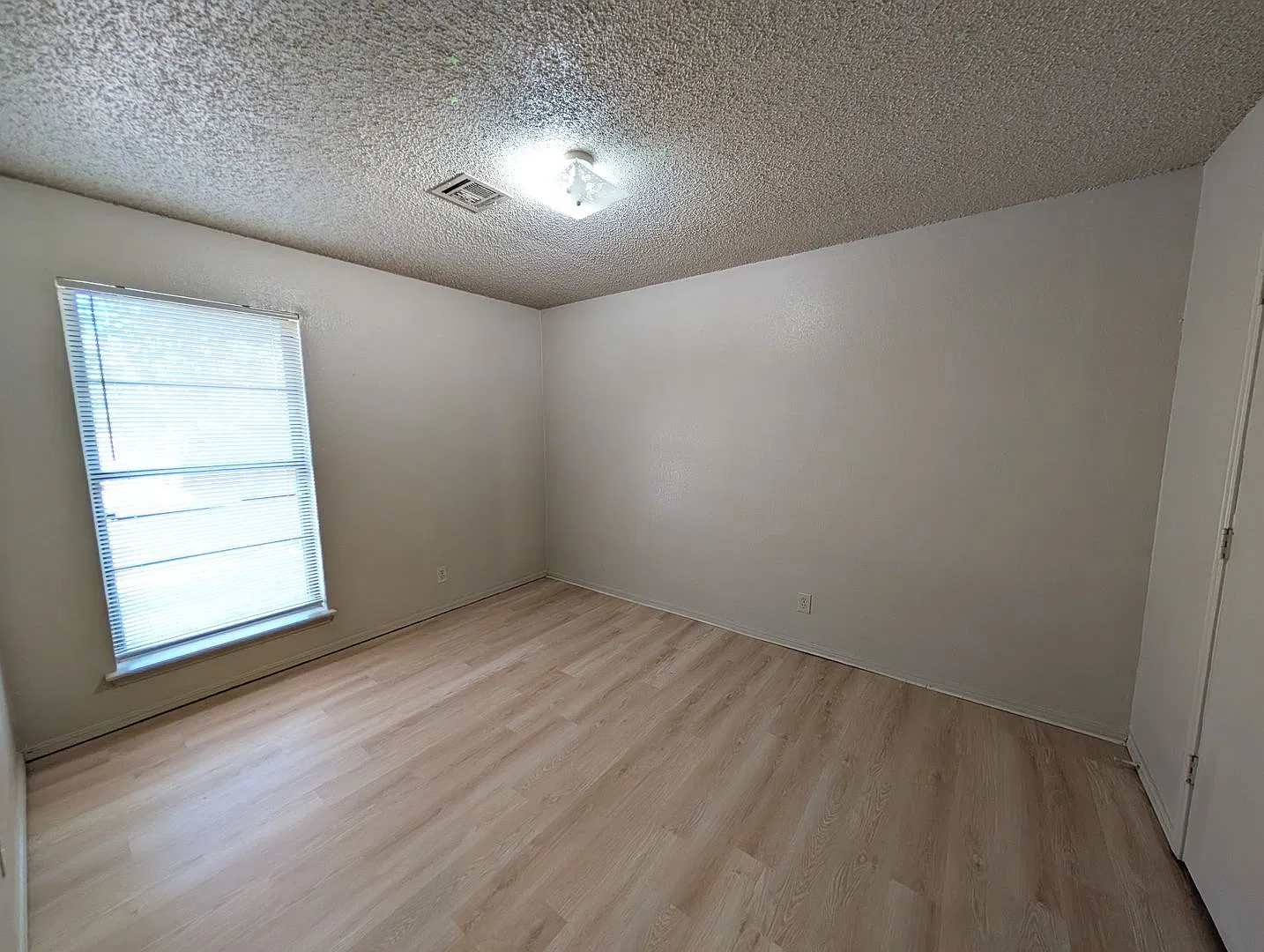 Updated 2-Bedroom Duplex | Glenpool Schools | Garage & Spacious Backyard! — Photo 4