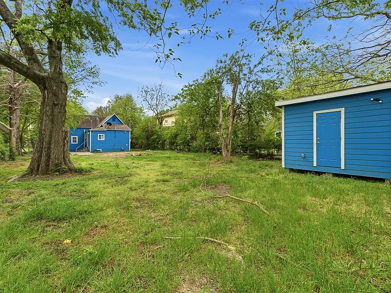 127 E Walker St — Photo 13