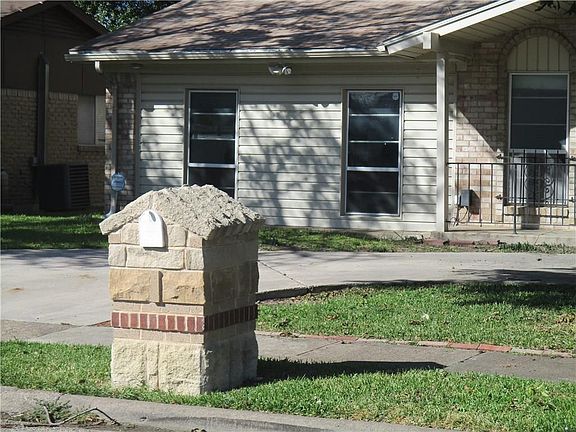 2nd image of 1117 Shorecrest Dr