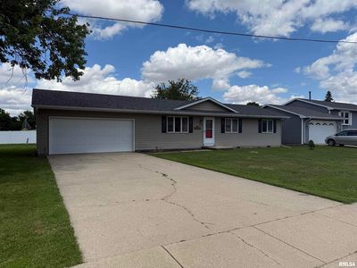 172 E Meadow Ln, Walcott, IA, 52773