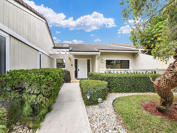 4th image of 2 Brentwood Drive