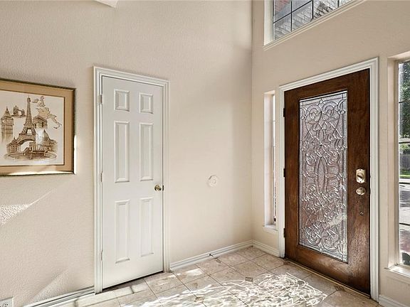 5th image of 2207 Templeton Dr