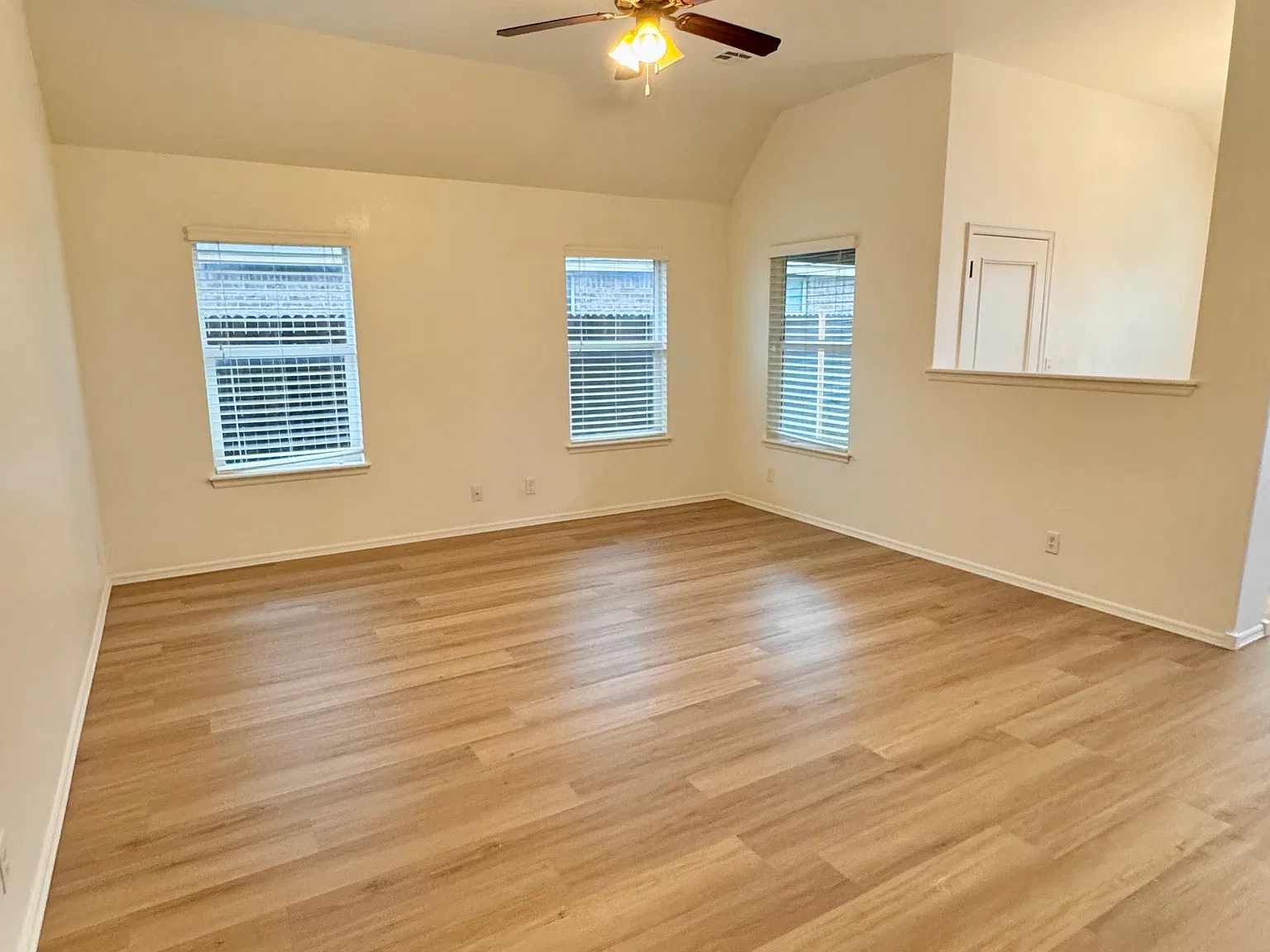 3 bed, 1591 sqft, $2,100 — Photo 3