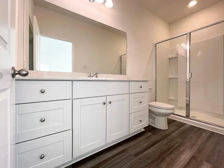 403 Covington Cv — Photo 15