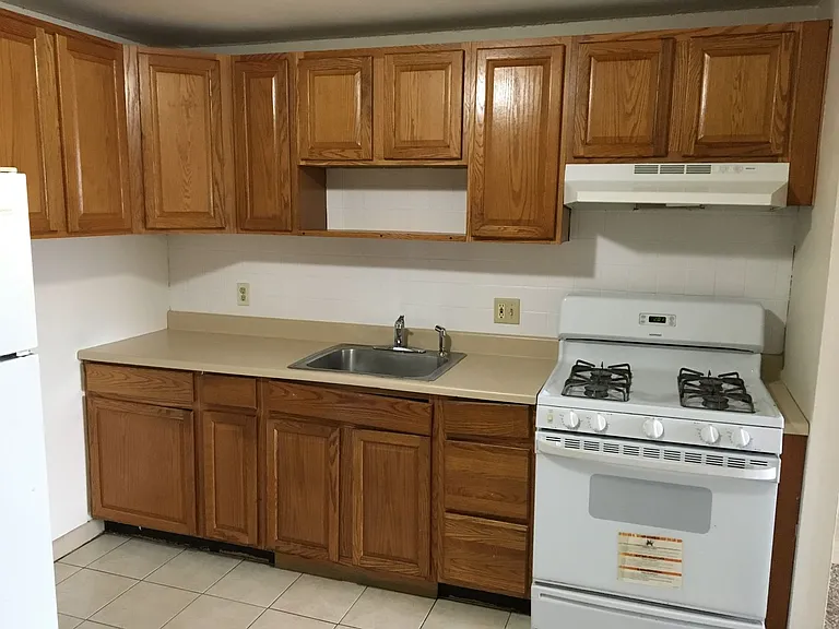 42 Oakland Ave — Photo 2
