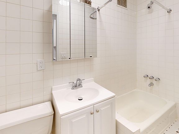 4th image of 330 E 74th St #3E