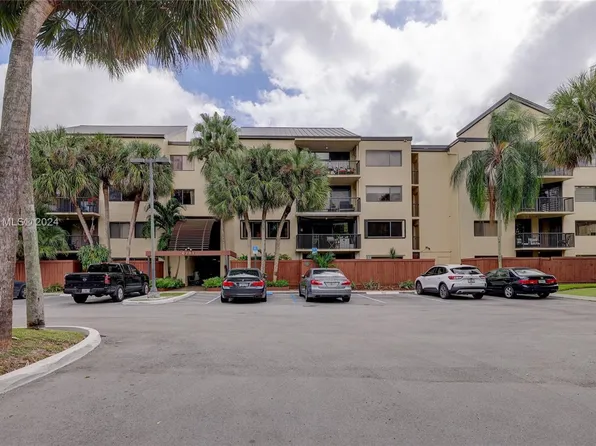 6701 SW 116th Ct APT 303, Miami, FL 33173
