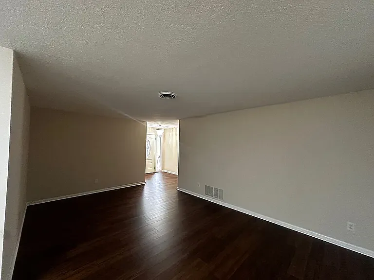 4 bed, 2.0 bath, 1693 sqft, $2,200 — Photo 4