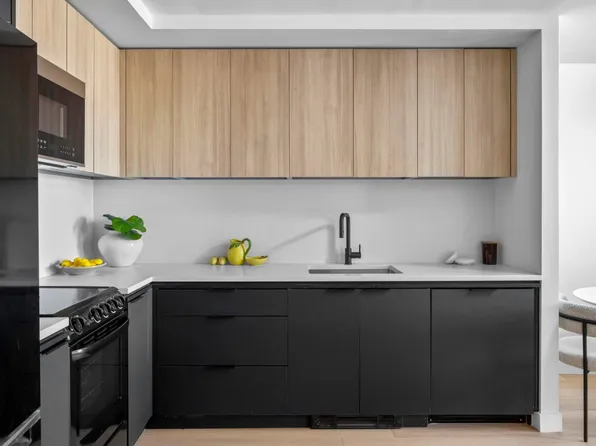 11 Ocean Parkway 1115 image 2 of 26