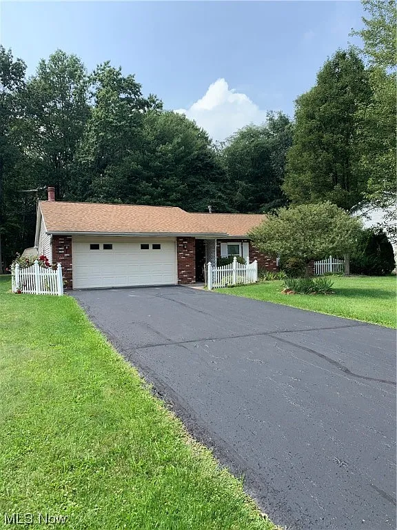 272 Old Oak Dr photo 1