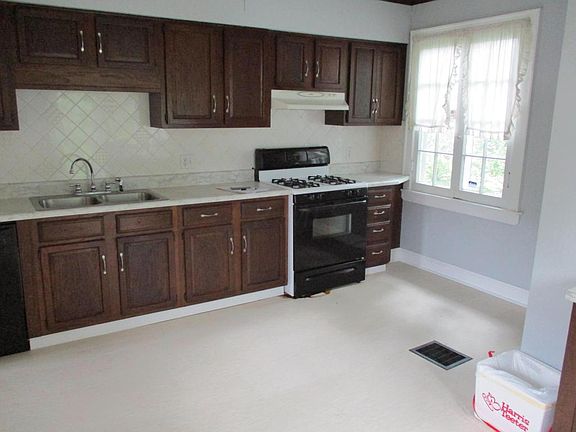 3rd image of 133 Maplewood Ave