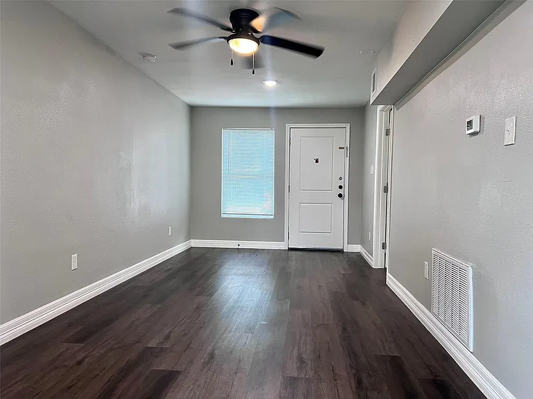 207 S Avenue A #A — Photo 3