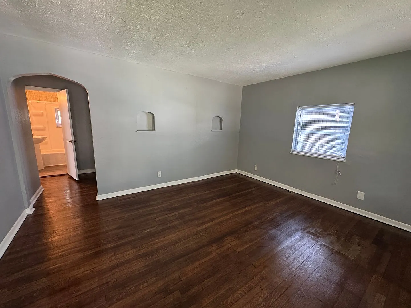 Fairgrounds 2 Bedrooms 1 Baths — Photo 2