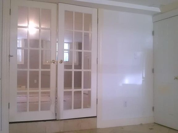 3rd image of 704 S Washington Sq APT 1L