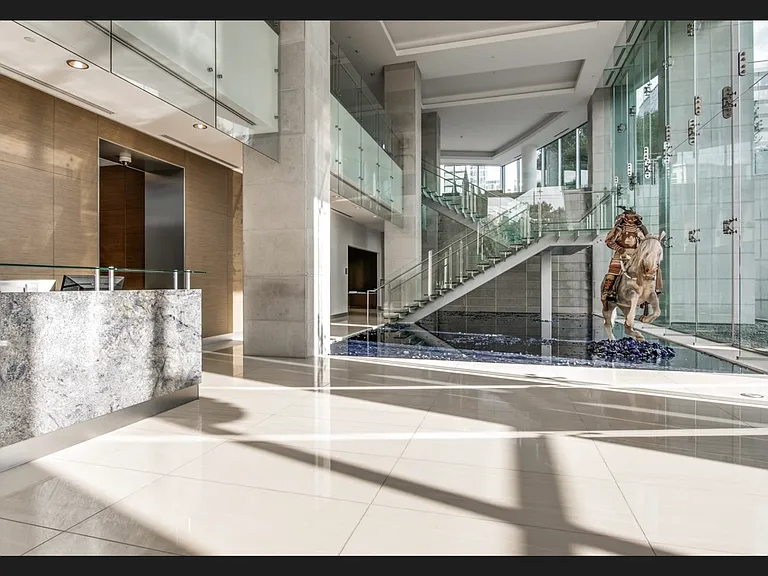 2900 McKinnon St #804 — Photo 20