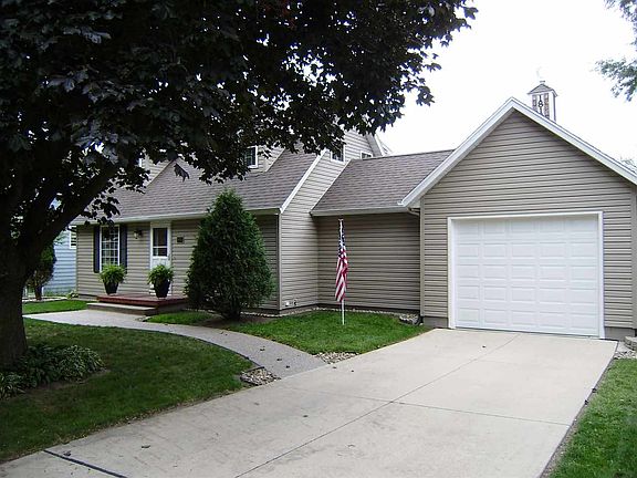 2nd image of 1814 Shelden Ave