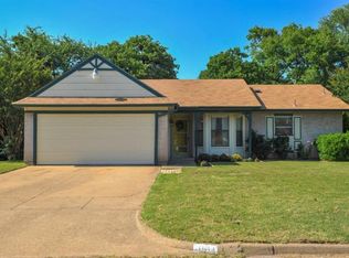 3611 Sandhurst Dr, Arlington, TX 76001